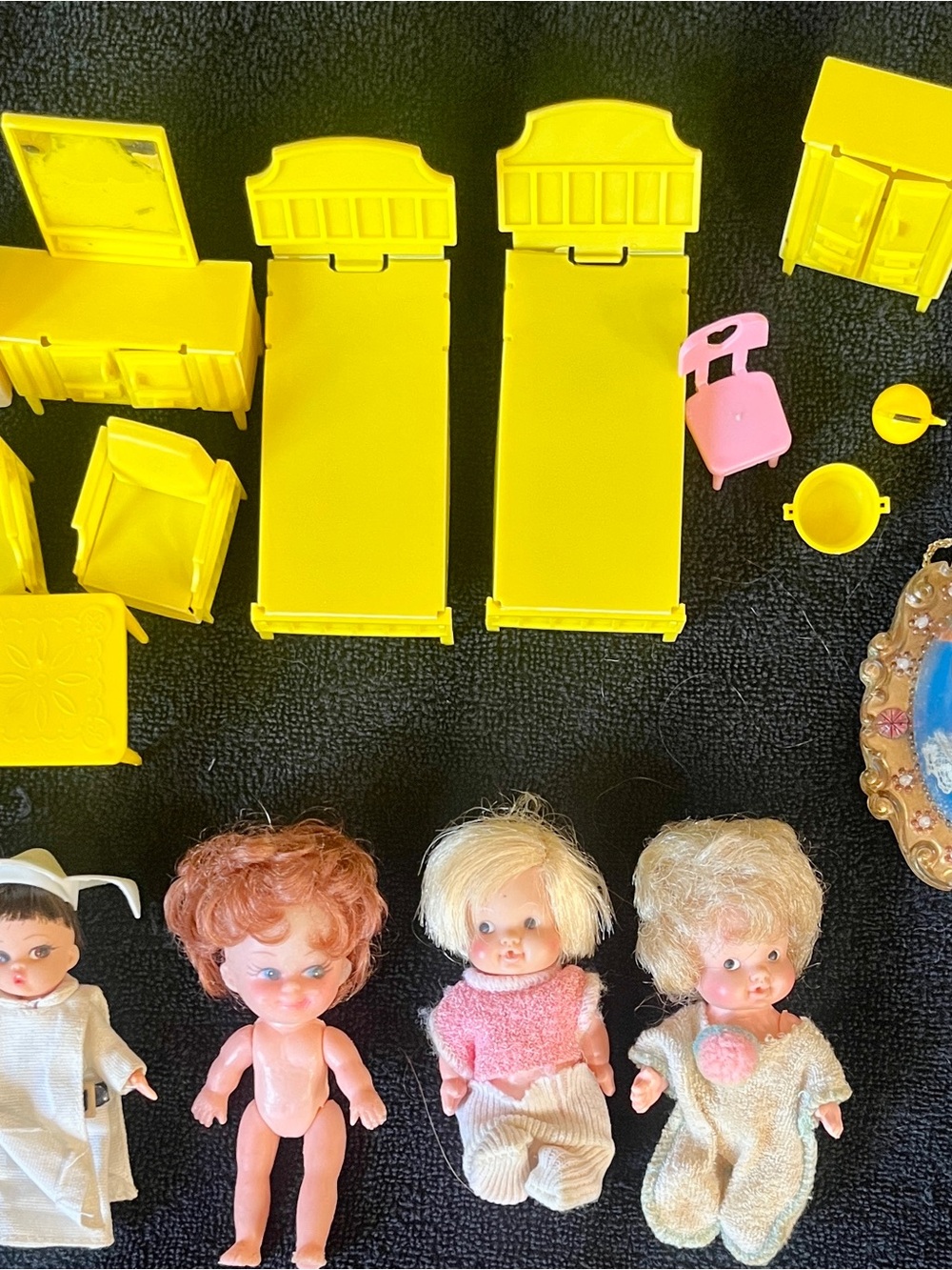 Liddle Kiddle Lucky Locket Uneeda Pee Wee Dolls & Doll Furniture